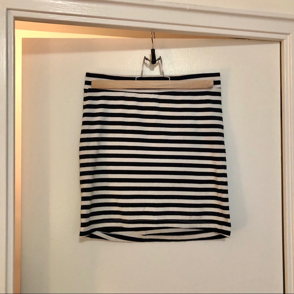 H&M DIVIDED navy and white striped mini skirt